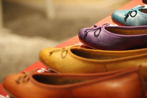 Une farandole de couleurs : osez vos ballerines selon les saisons